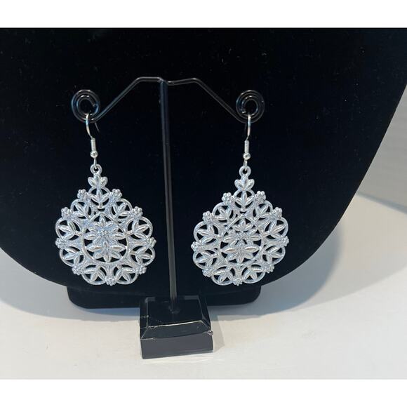 NEW White and Silver Whimsical Snowflake Filigree Design Pierced Earrings - Picture 1 of 4